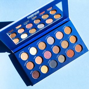 Wanderlust Eyeshadow Palette from Farmasi